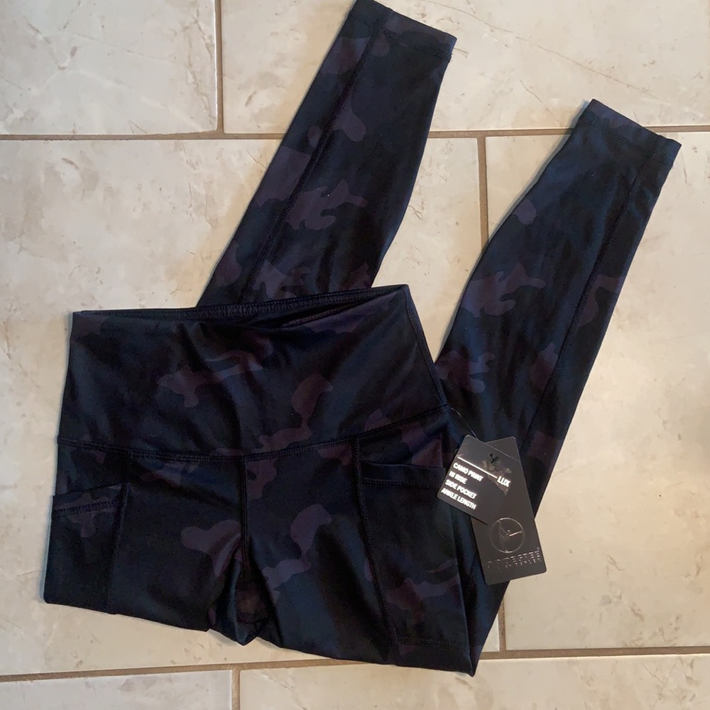 NWT! 90 Degree by Reflex Black Camo Leggings
